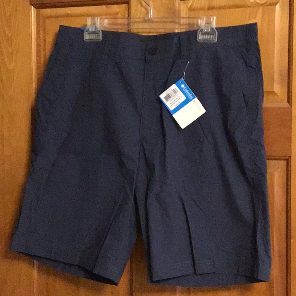 Columbia, NWT, very nice pair of shorts.  Too small my for my honey.